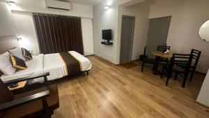 hotel b r regency