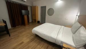 hotel b r regency