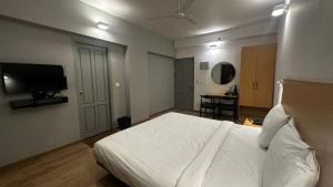 hotel b r regency