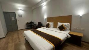 hotel b r regency