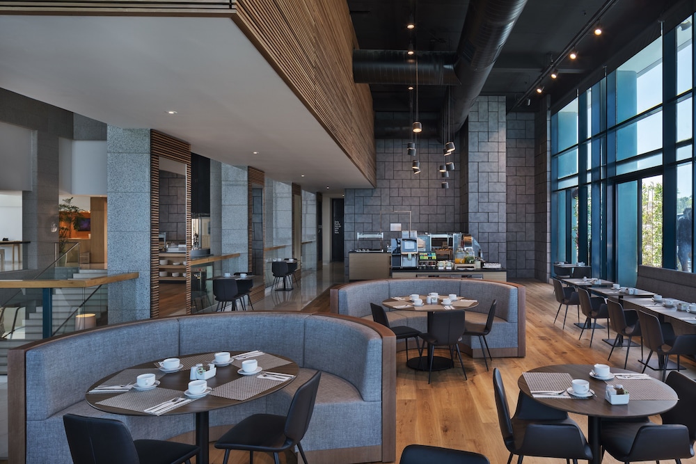 herbert samuel okeanos suites herzilya