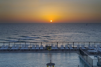 herbert samuel okeanos suites herzilya