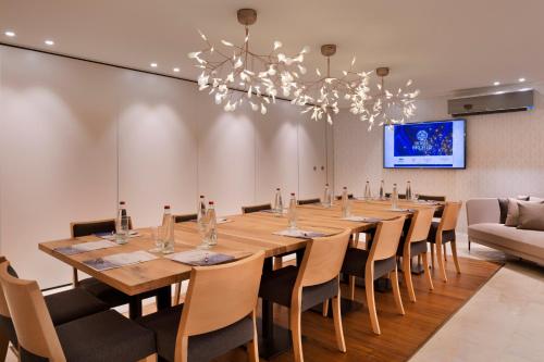 herbert samuel okeanos suites herzilya