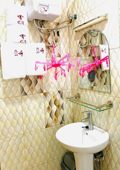 crystal hotel apartments entebbe