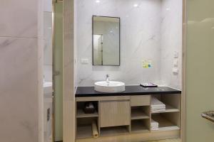 check inn new taipei luzhou