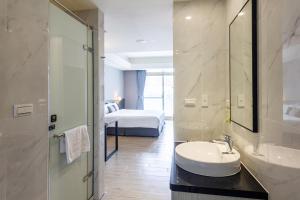 check inn new taipei luzhou