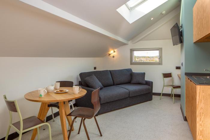 eklo bordeaux centre bastide hostel