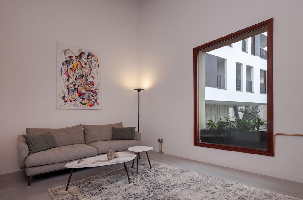 alinea suites limassol center