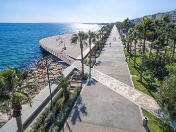 alinea suites limassol center