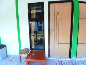 hotel kili suci by simply homy