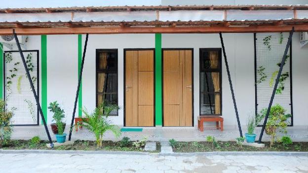 hotel kili suci by simply homy