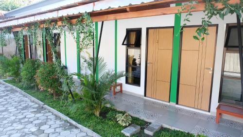 hotel kili suci by simply homy