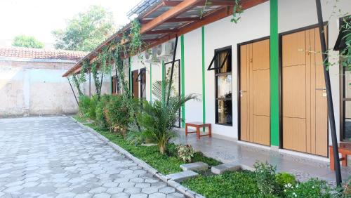 hotel kili suci by simply homy