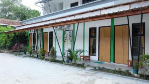 hotel kili suci by simply homy