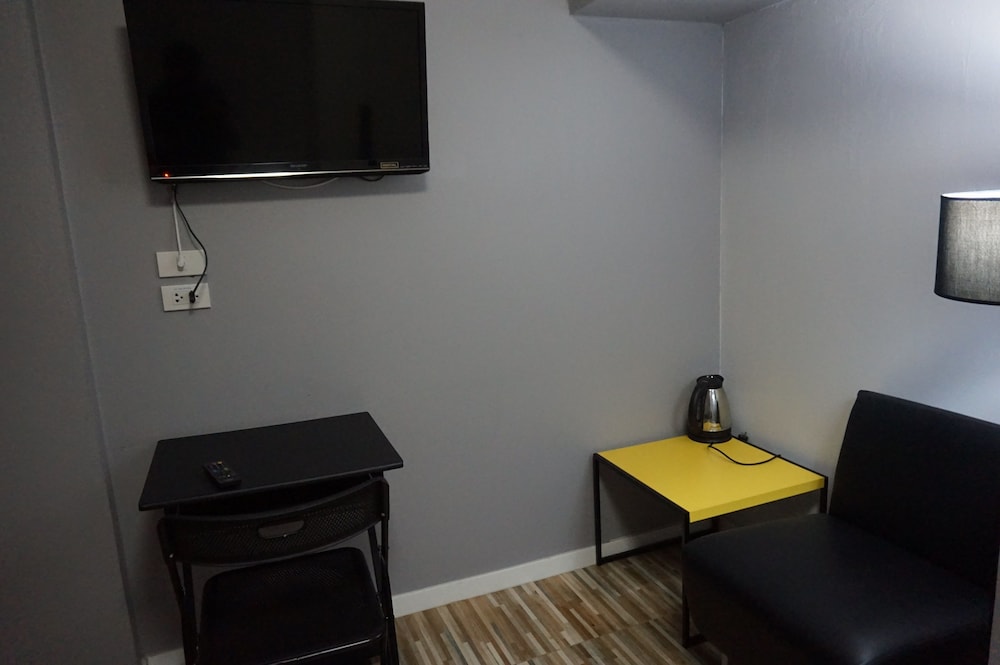 r2 apartment service