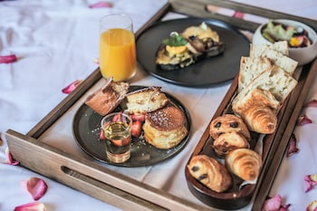 paris jadore hotel and spa