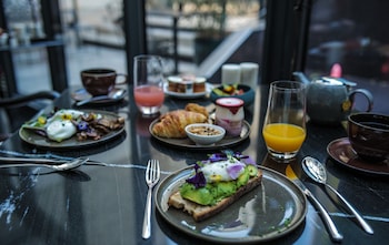 paris jadore hotel and spa