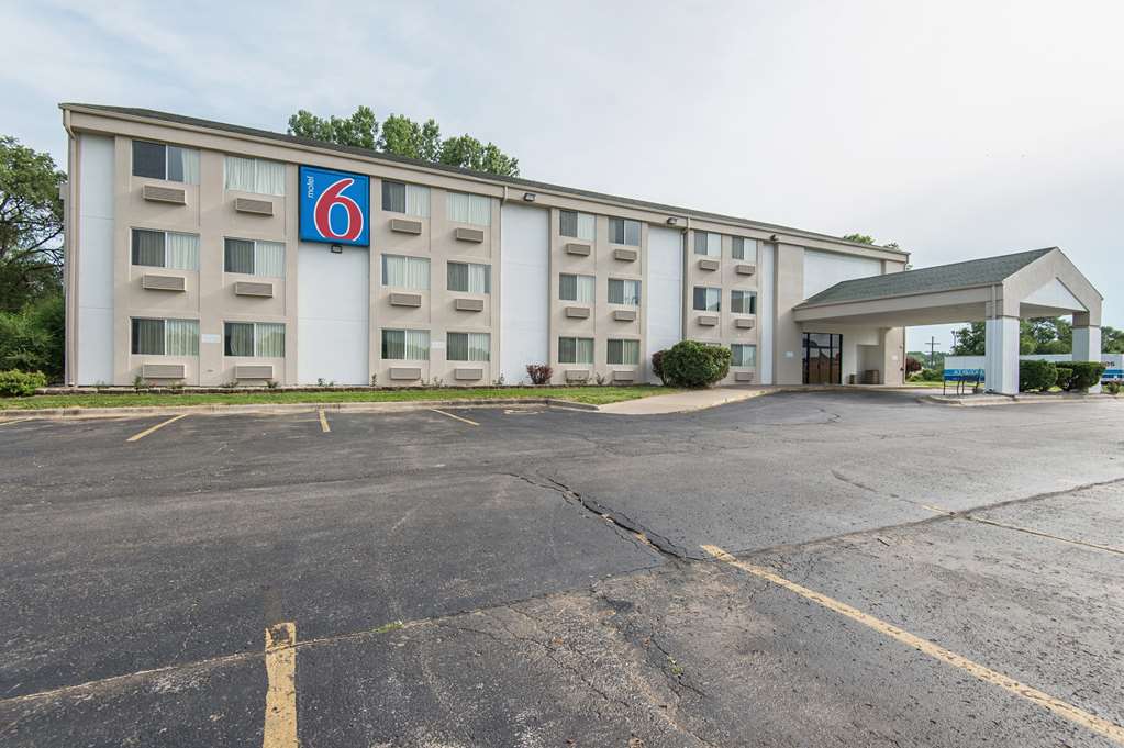 motel 6 lawrence ks