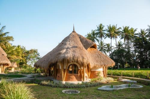 mana earthly paradise hostel