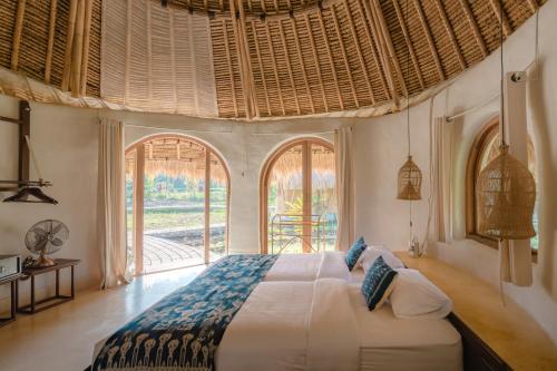 mana earthly paradise hostel