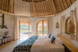 mana earthly paradise hostel