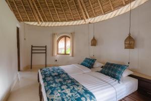 mana earthly paradise hostel