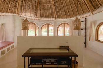 mana earthly paradise hostel