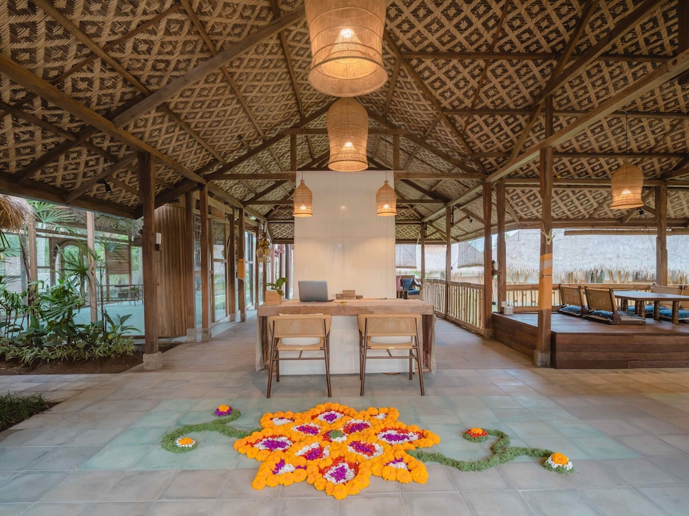 mana earthly paradise hostel