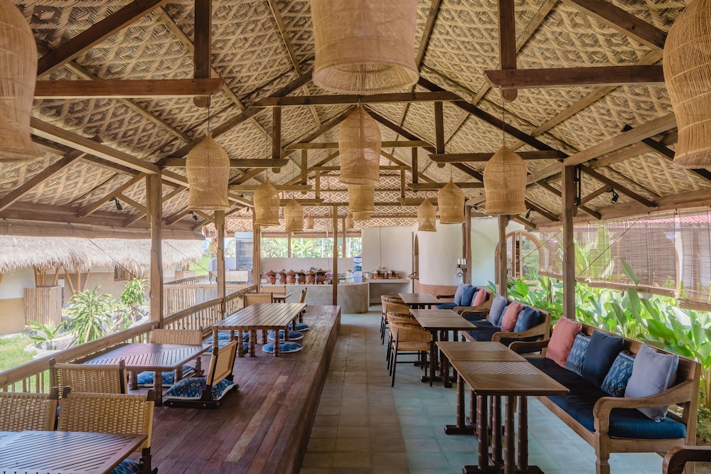 mana earthly paradise hostel