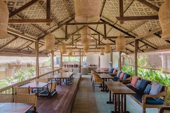 mana earthly paradise hostel