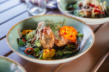 mana earthly paradise hostel