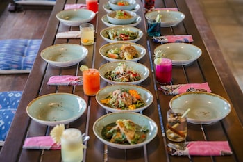 mana earthly paradise hostel