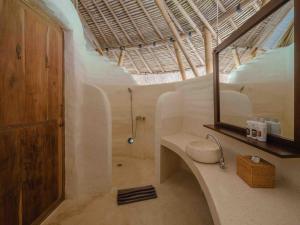 mana earthly paradise hostel