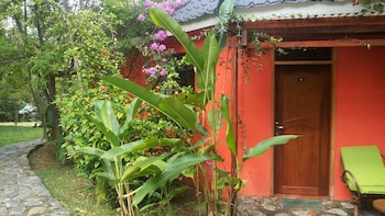 white castle hotel arua