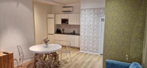 the suite hotel garden