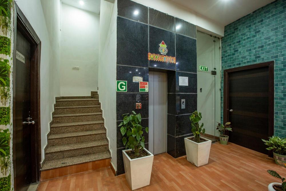 hotel airport square