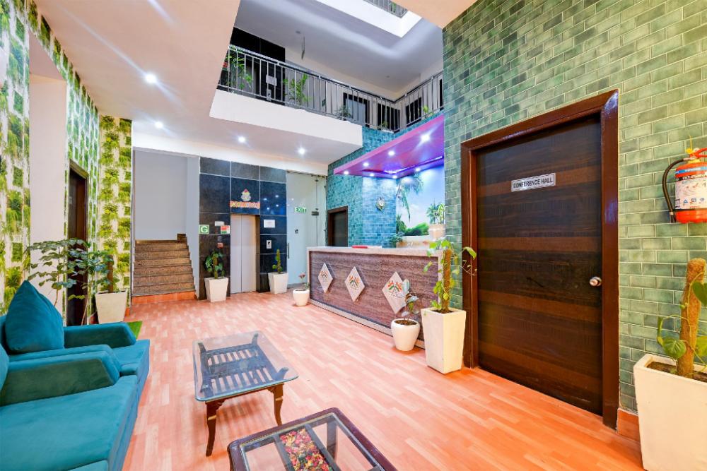 hotel airport square