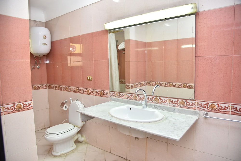 royal pyramids hotel