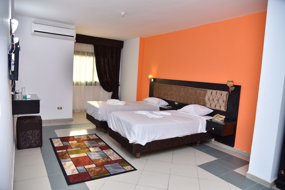 royal pyramids hotel