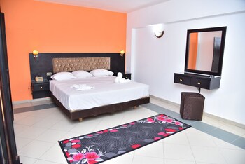 royal pyramids hotel