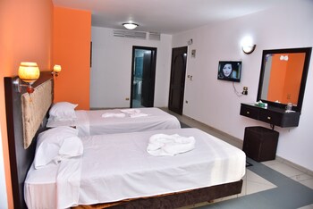 royal pyramids hotel