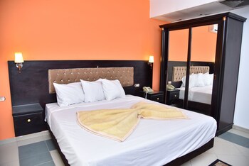 royal pyramids hotel