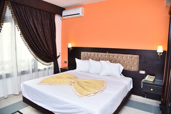 royal pyramids hotel