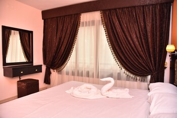 royal pyramids hotel