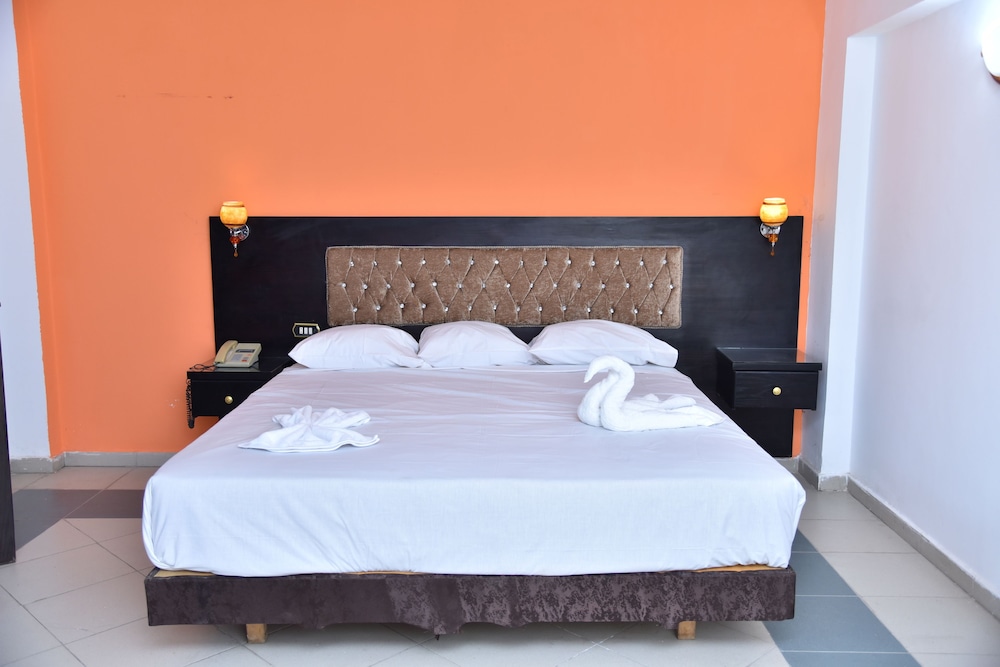 royal pyramids hotel