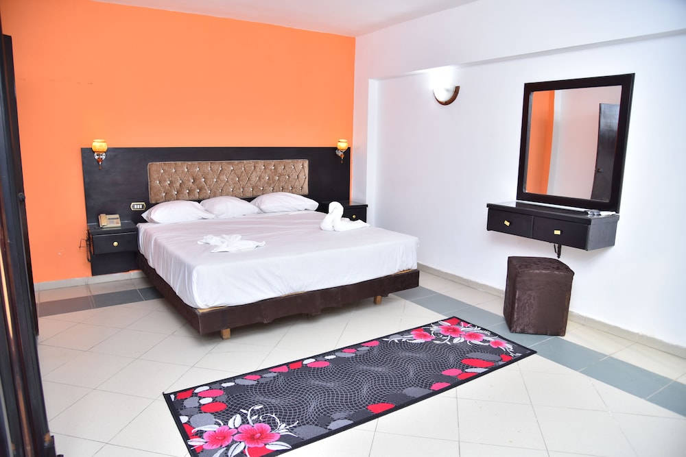 royal pyramids hotel