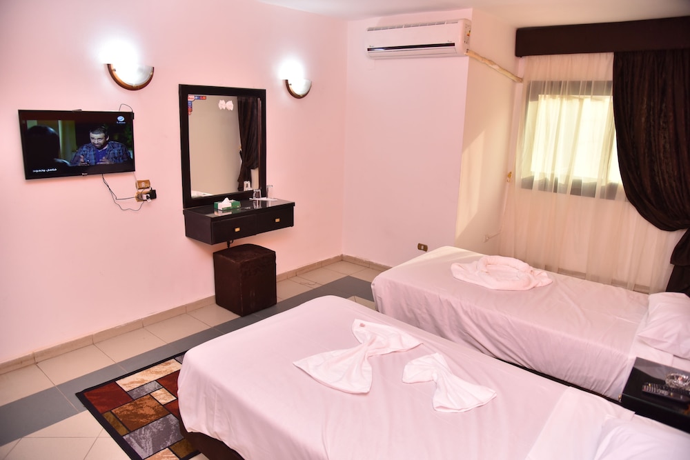 royal pyramids hotel