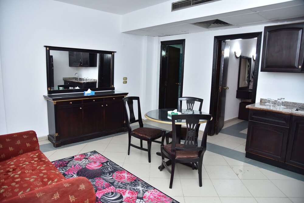 royal pyramids hotel