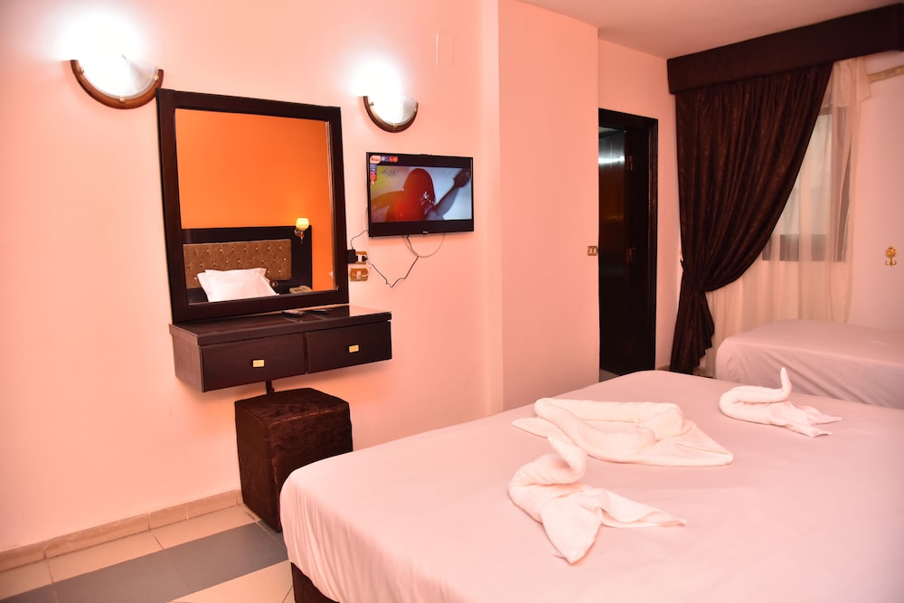 royal pyramids hotel