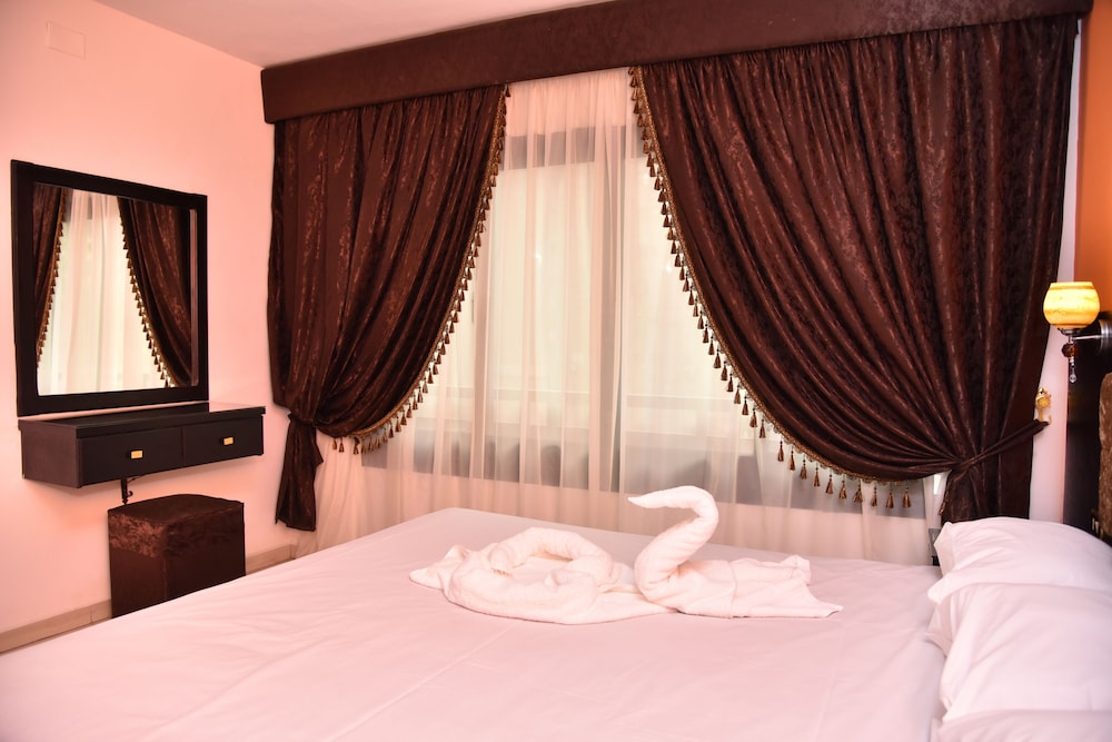 royal pyramids hotel